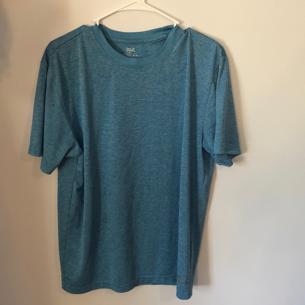 blue everlast T-shirt